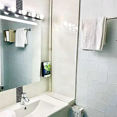 Sure By Western Jerome - Le Havre Otel